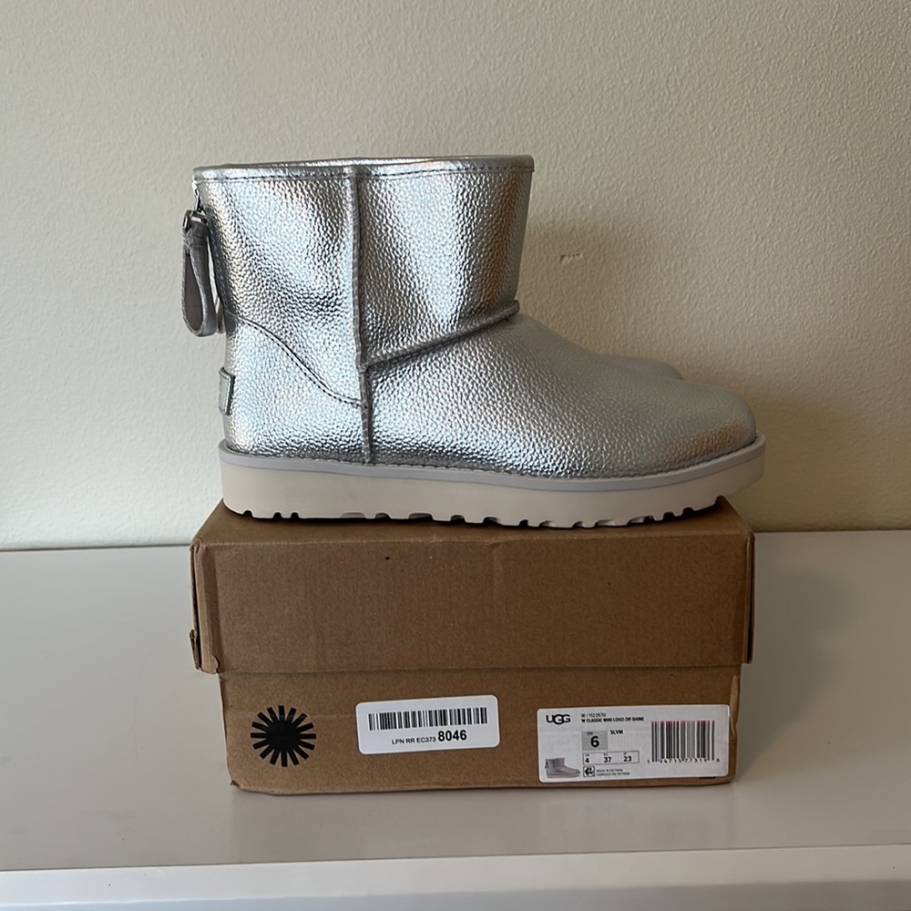 UGG Classic Mini Logo Zip Shine ankle boot- NO BOX